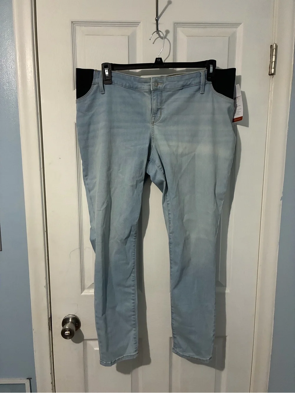 Light Wash Stretch Women's Maternity Jeans - Comfortable Everyday Fit